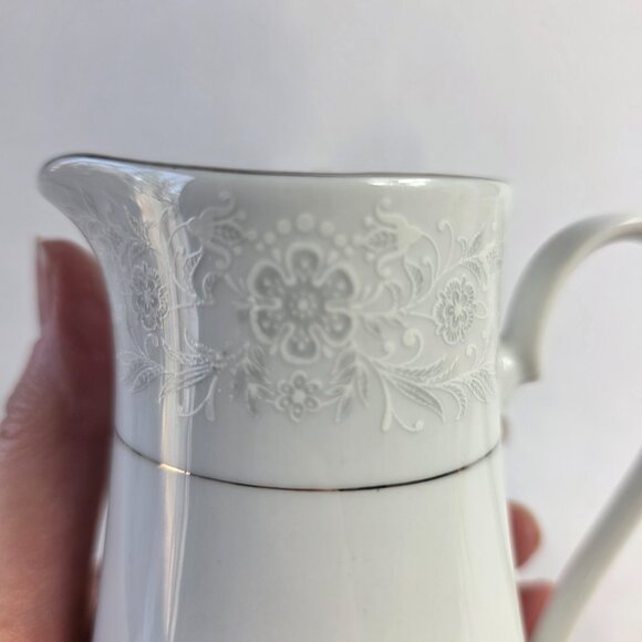 Crown Ming Queen's Lace Creamer White Flowers Platinum Trim - Picture 12 of 14
